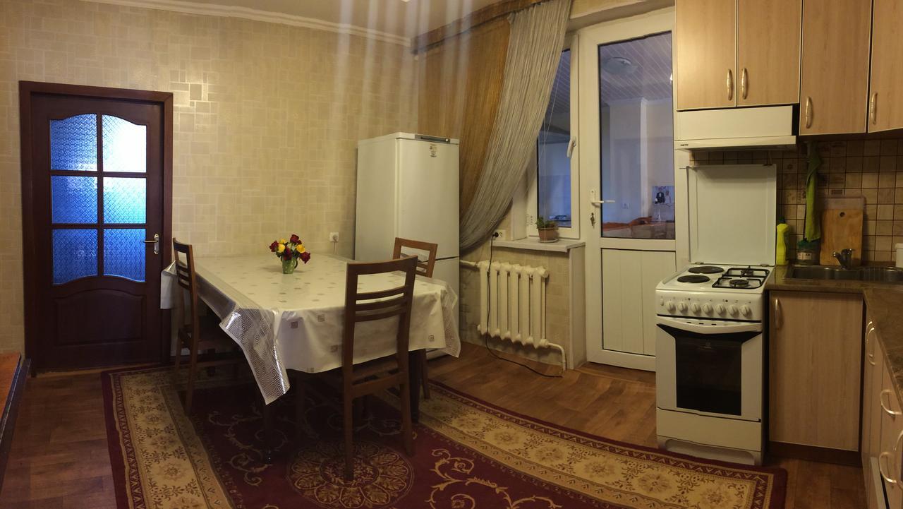 Holiday Hostel House Бишкек Екстериор снимка