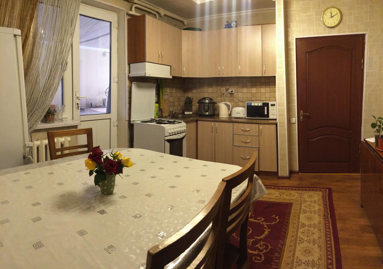 Holiday Hostel House Бишкек Екстериор снимка