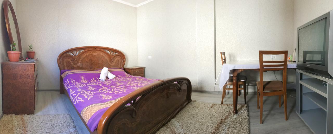 Holiday Hostel House Бишкек Екстериор снимка