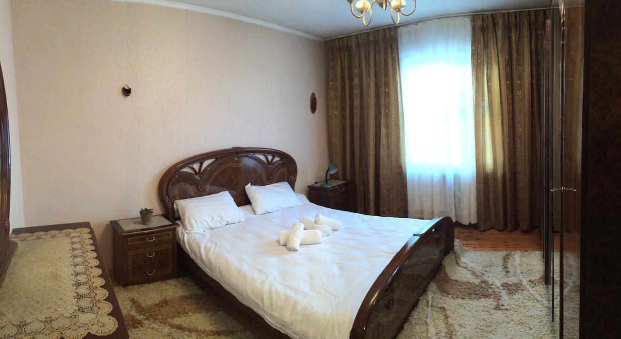 Holiday Hostel House Бишкек Екстериор снимка