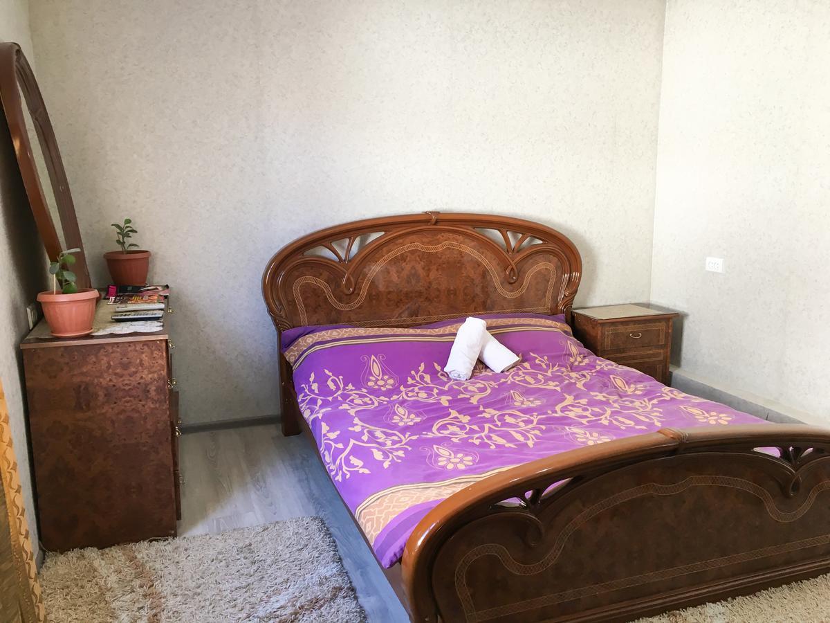Holiday Hostel House Бишкек Екстериор снимка