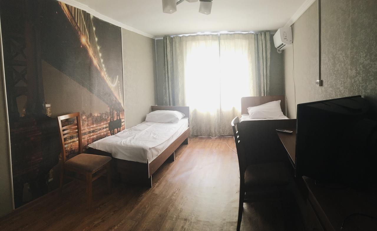Holiday Hostel House Бишкек Екстериор снимка