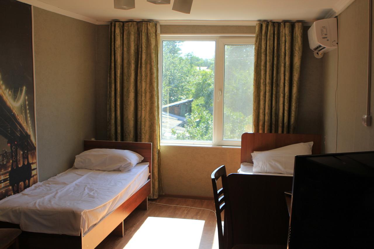 Holiday Hostel House Бишкек Екстериор снимка