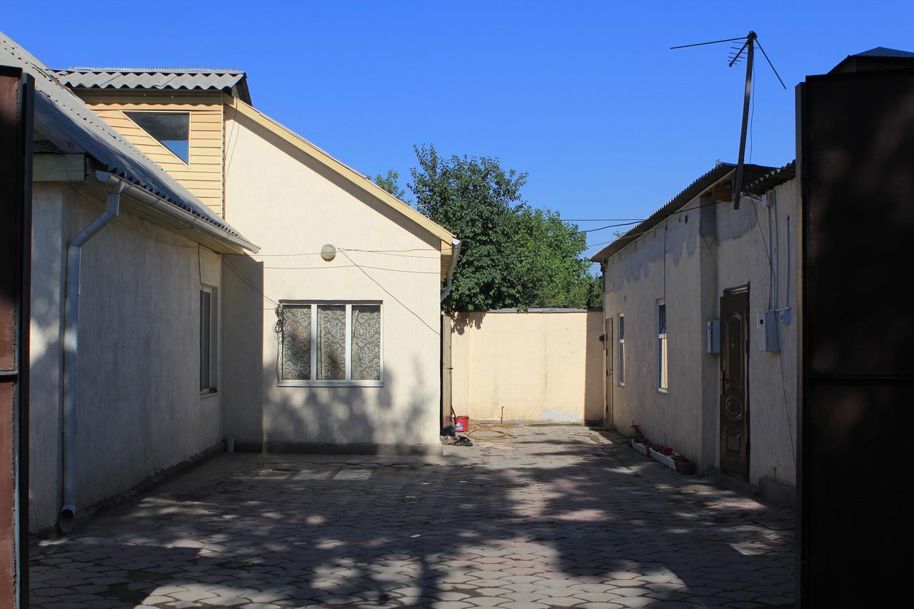 Holiday Hostel House Бишкек Екстериор снимка