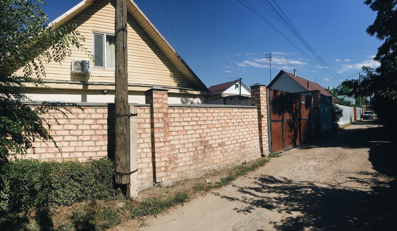 Holiday Hostel House Бишкек Екстериор снимка
