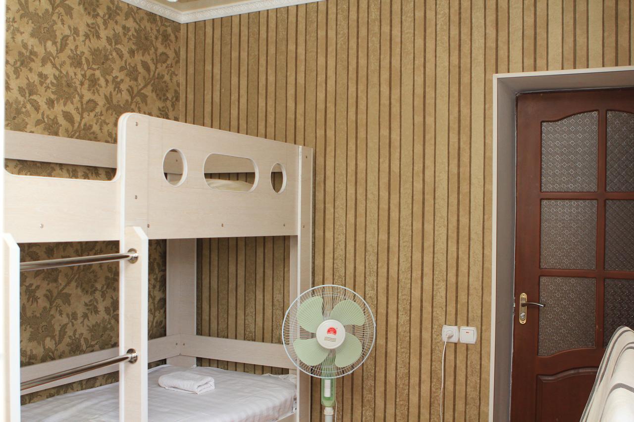 Holiday Hostel House Бишкек Екстериор снимка