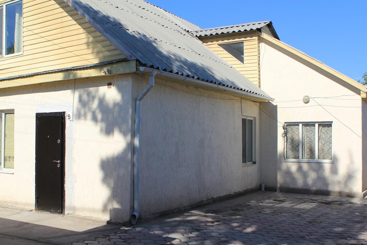 Holiday Hostel House Бишкек Екстериор снимка