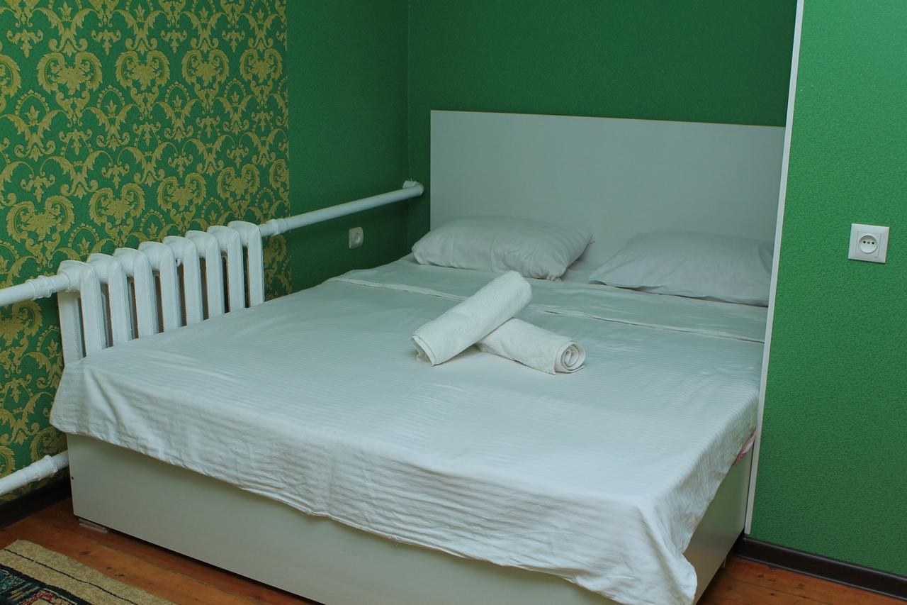 Holiday Hostel House Бишкек Екстериор снимка