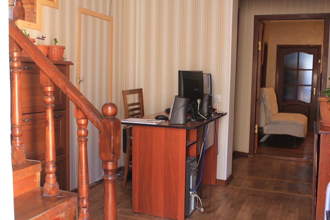 Holiday Hostel House Бишкек Екстериор снимка