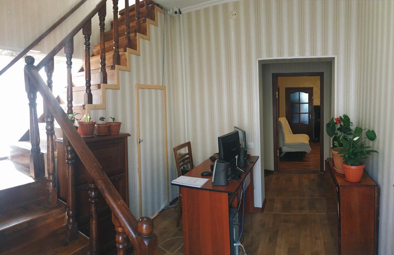 Holiday Hostel House Бишкек Екстериор снимка