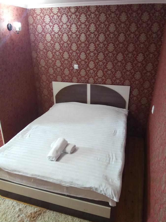 Holiday Hostel House Бишкек Екстериор снимка